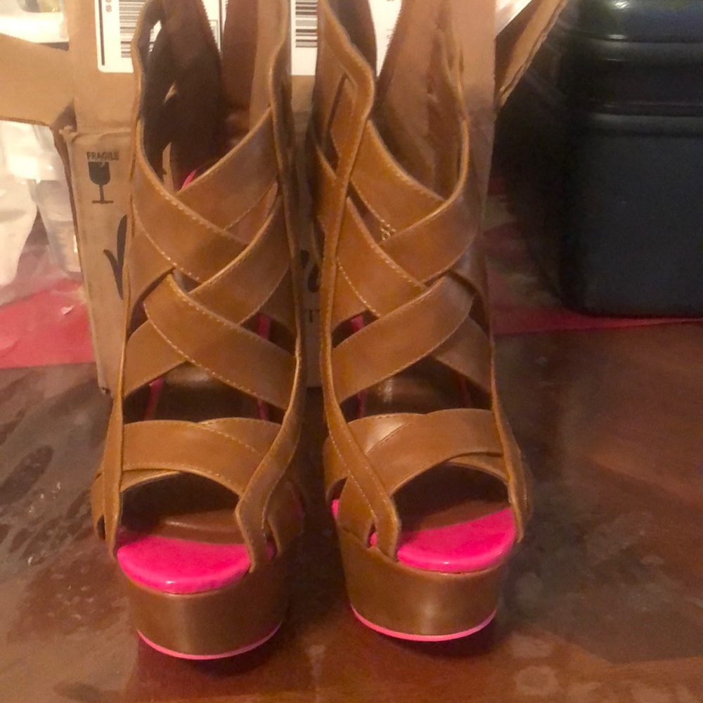 Size 8 - Picture 2 of 2